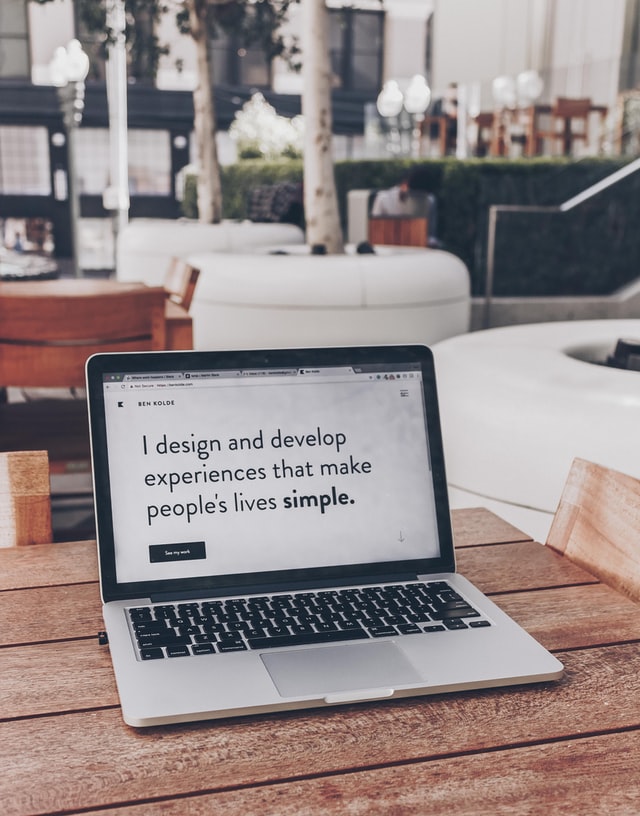 I design and develop experiences that make people lives simple